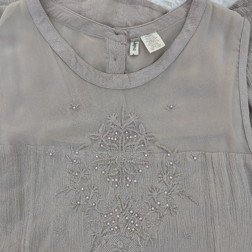Elegant Embroidered Beaded Blouse - Picture 5 of 6